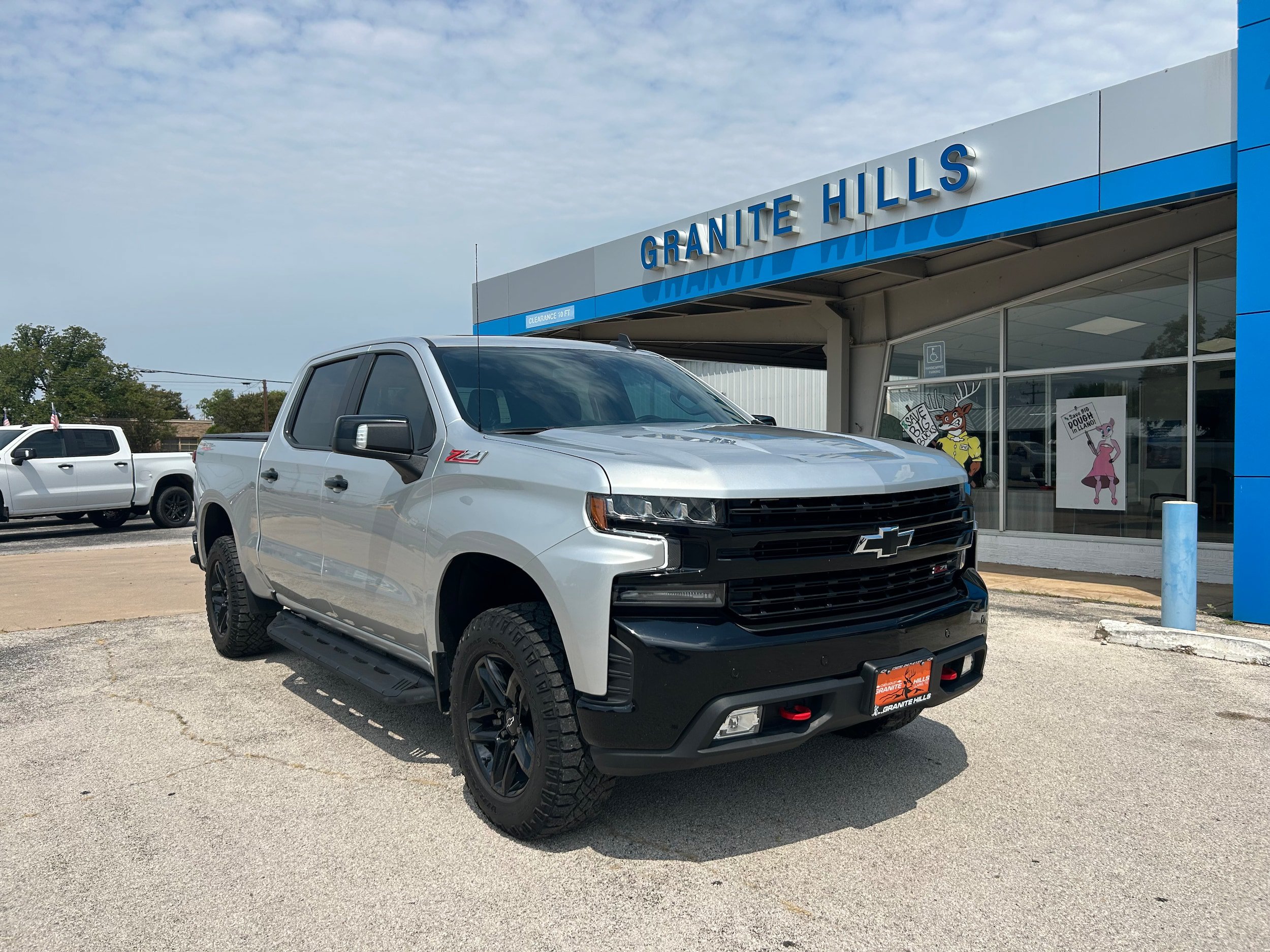 Used 2021 Chevrolet Silverado 1500 LT Trail Boss w/ Convenience Package II AWD/4WD image 1