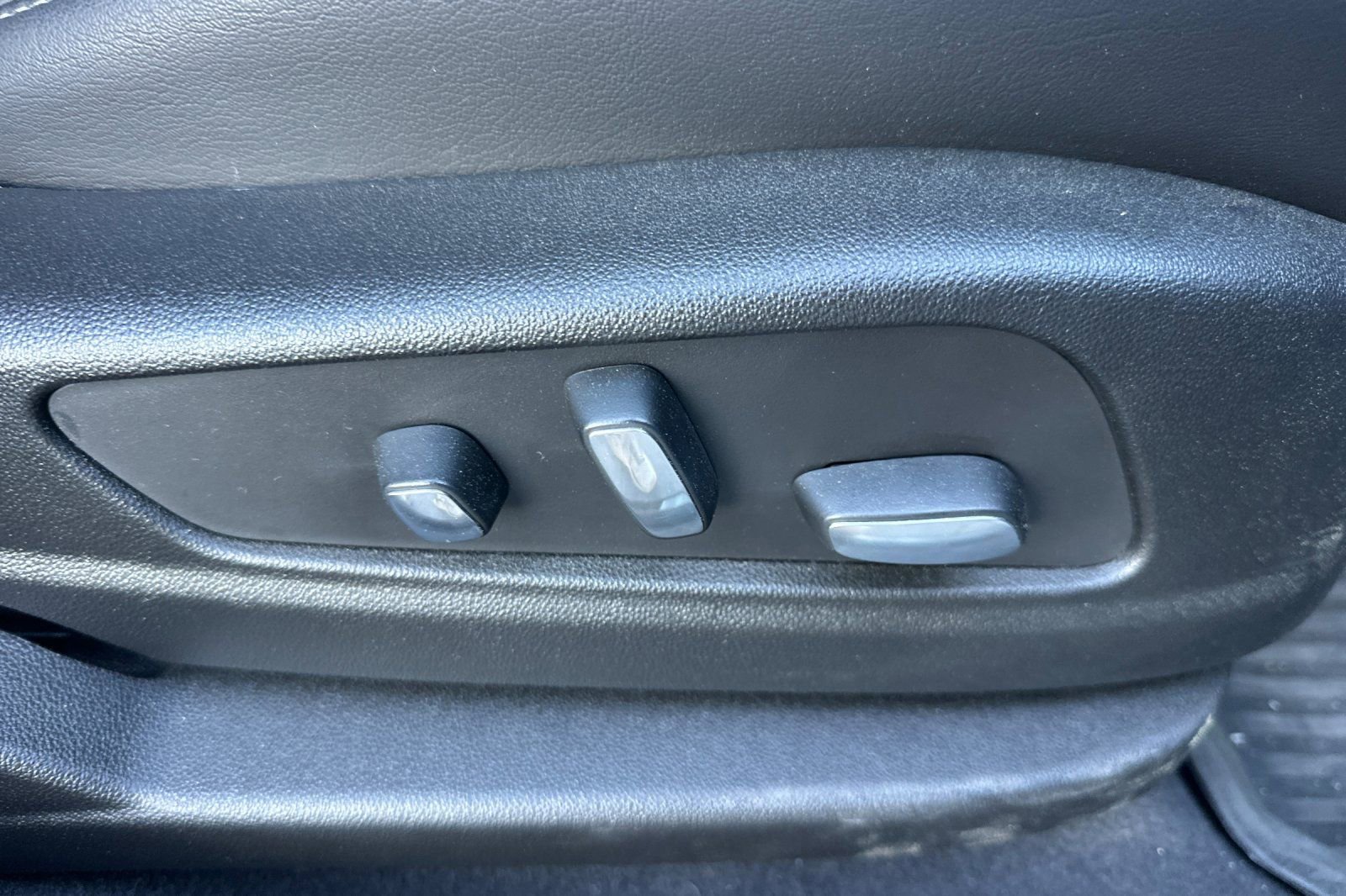 Used 2025 Cadillac XT6 Premium Luxury w/ Technology Package image 24