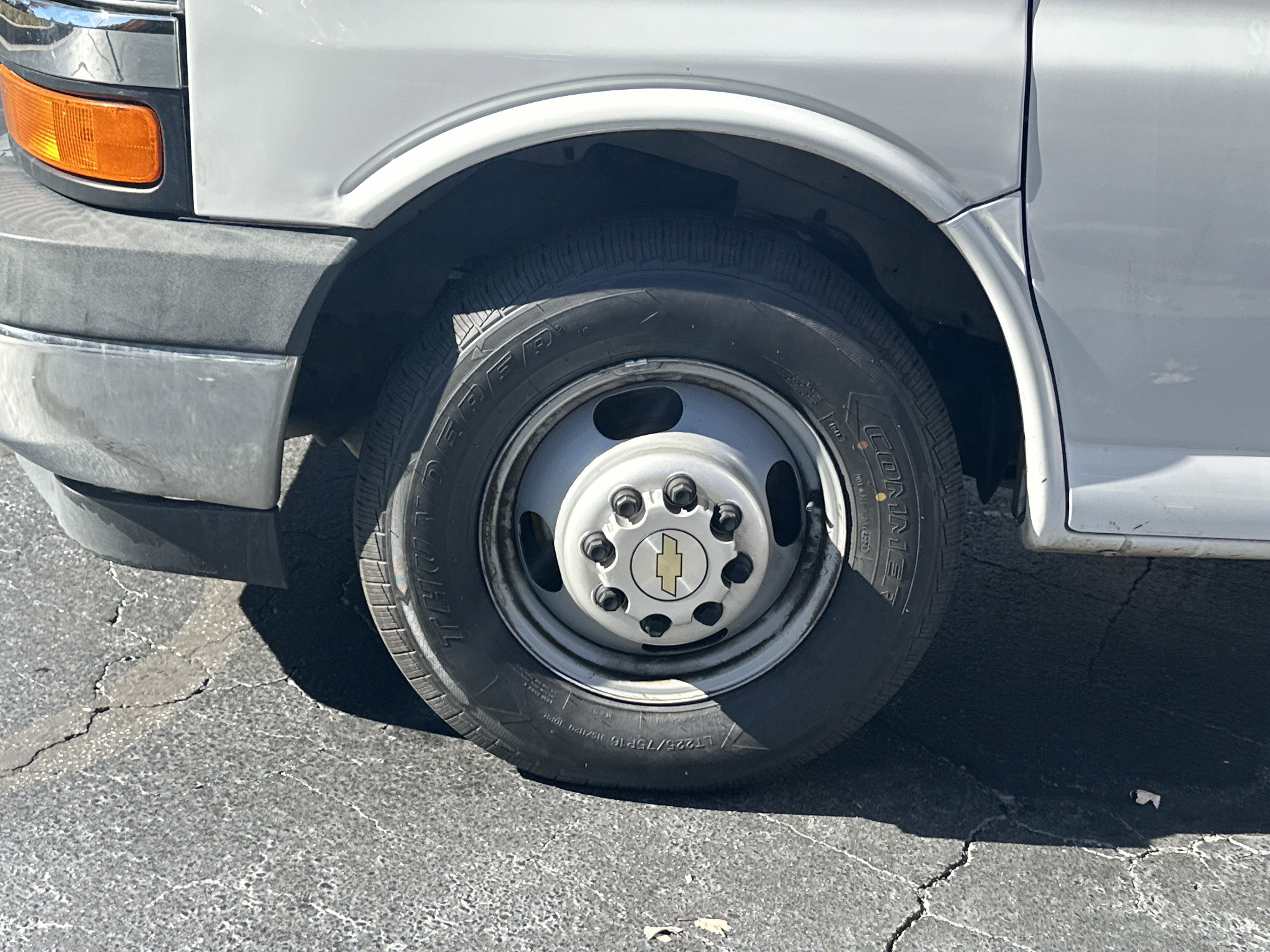 Used 2017 Chevrolet Express 3500 image 11