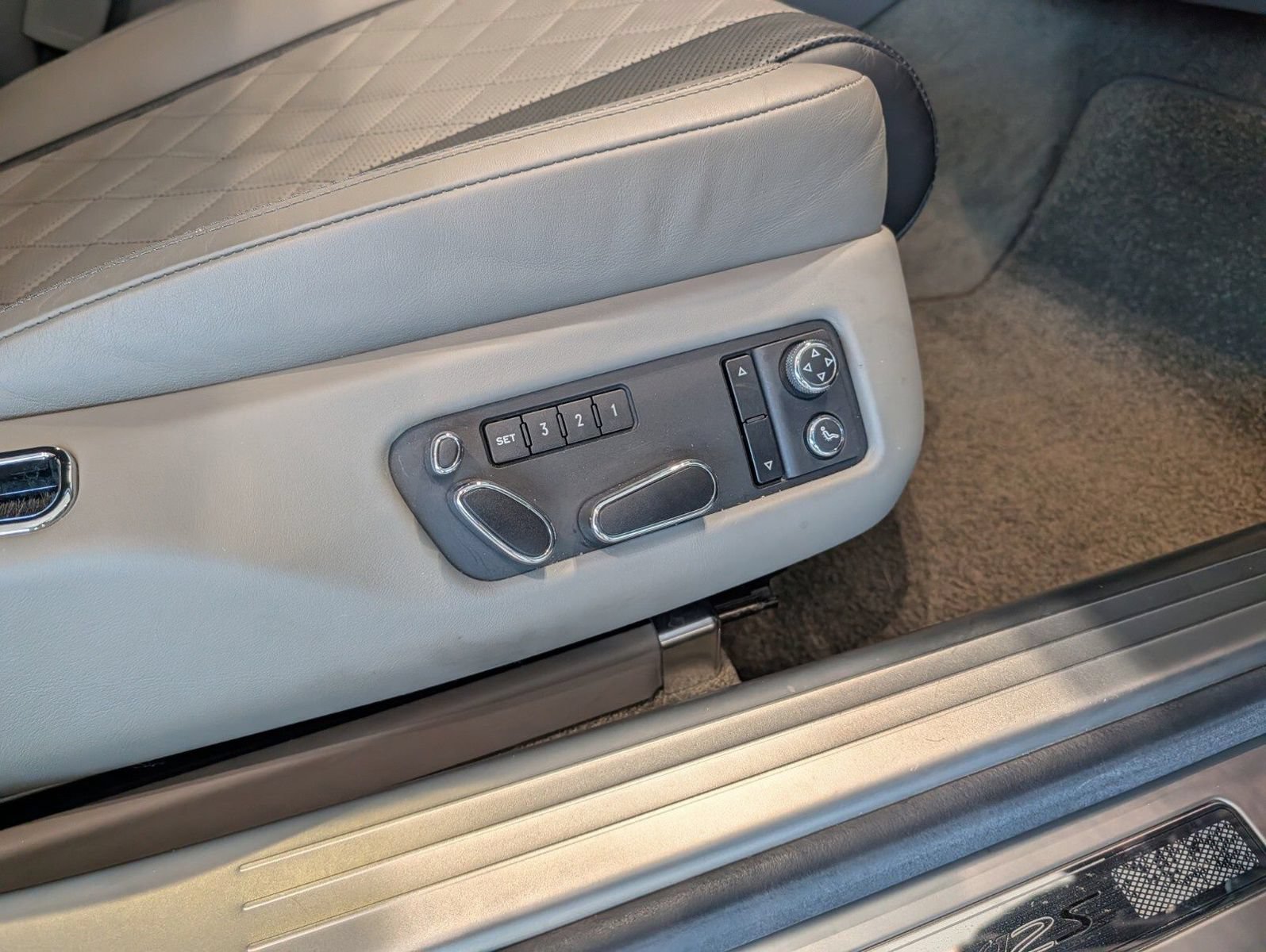 Used 2017 Bentley Flying Spur S W12 AWD/4WD image 36