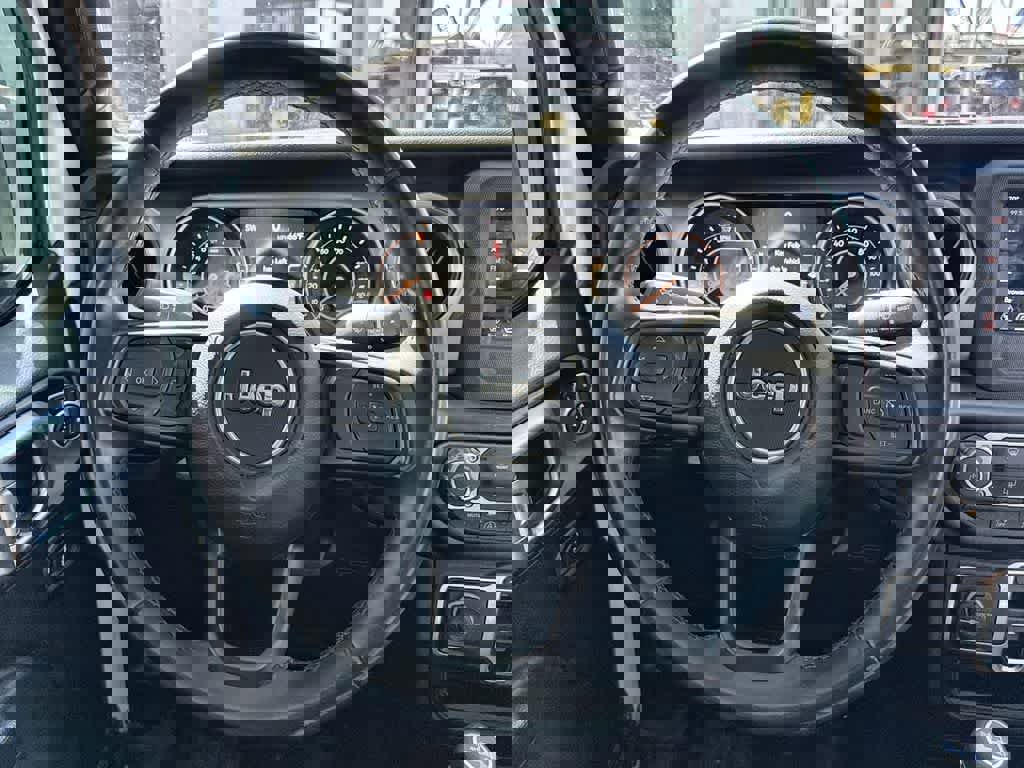 Used 2021 Jeep Gladiator Sport AWD/4WD image 17