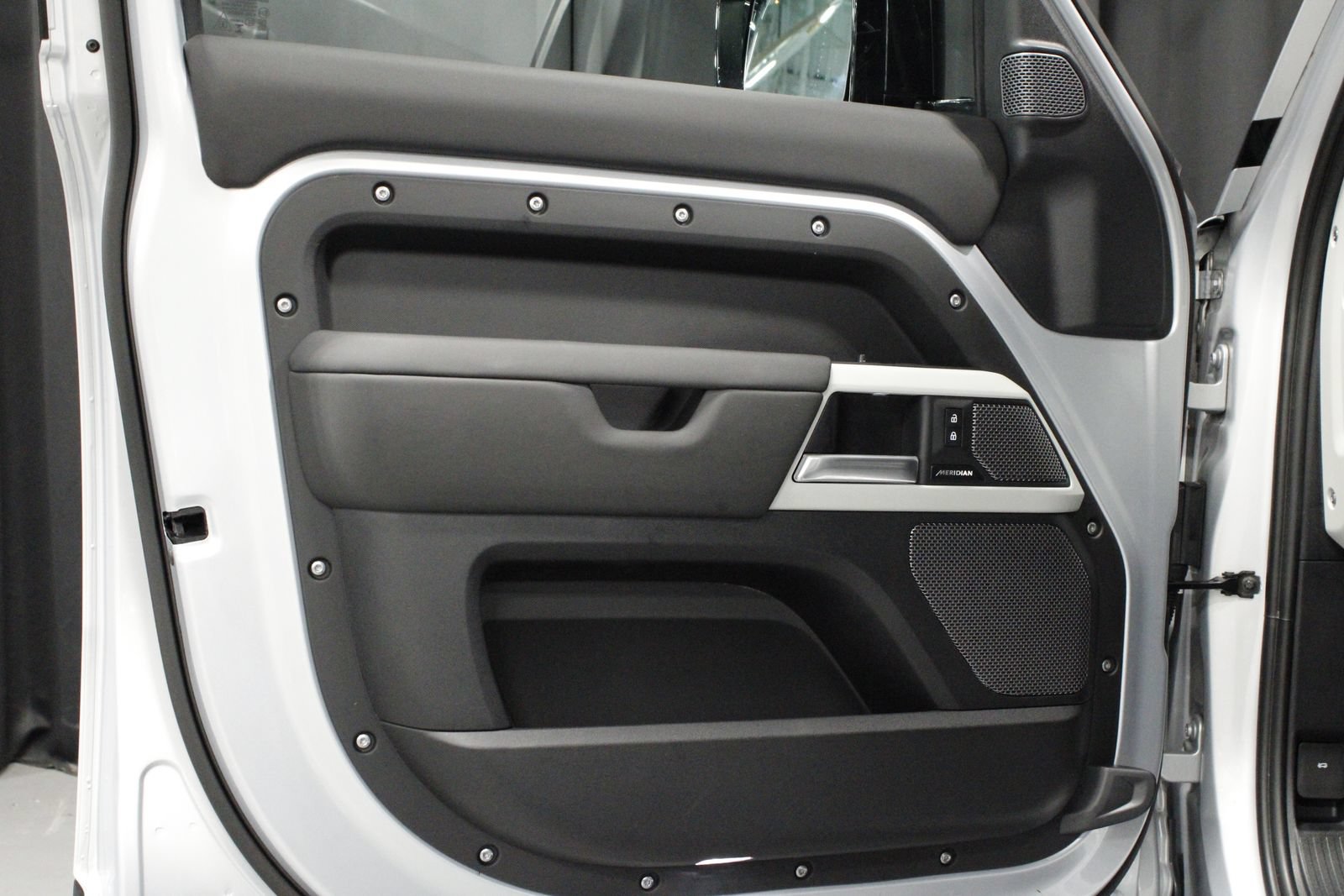 Used 2024 Land Rover Defender 110 S AWD/4WD image 15