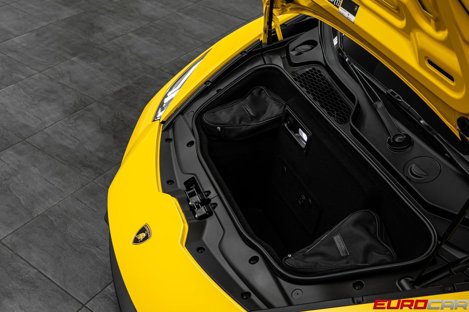 Used 2021 Lamborghini Huracan EVO RWD image 10