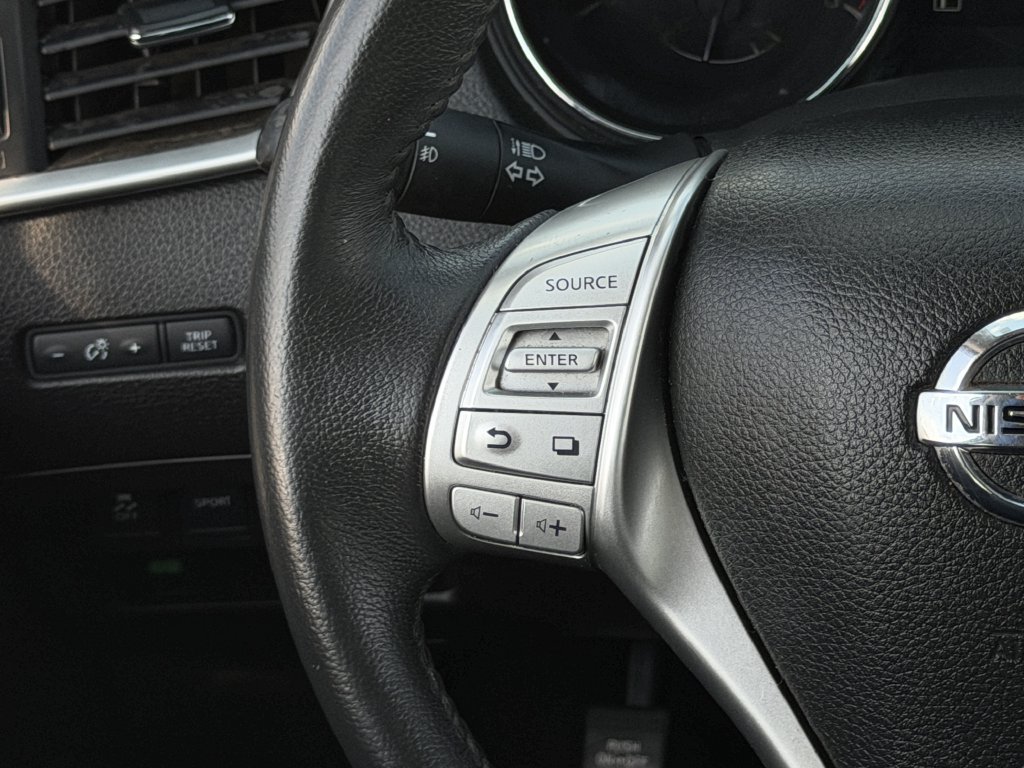 Used 2016 Nissan Rogue SL AWD/4WD image 14