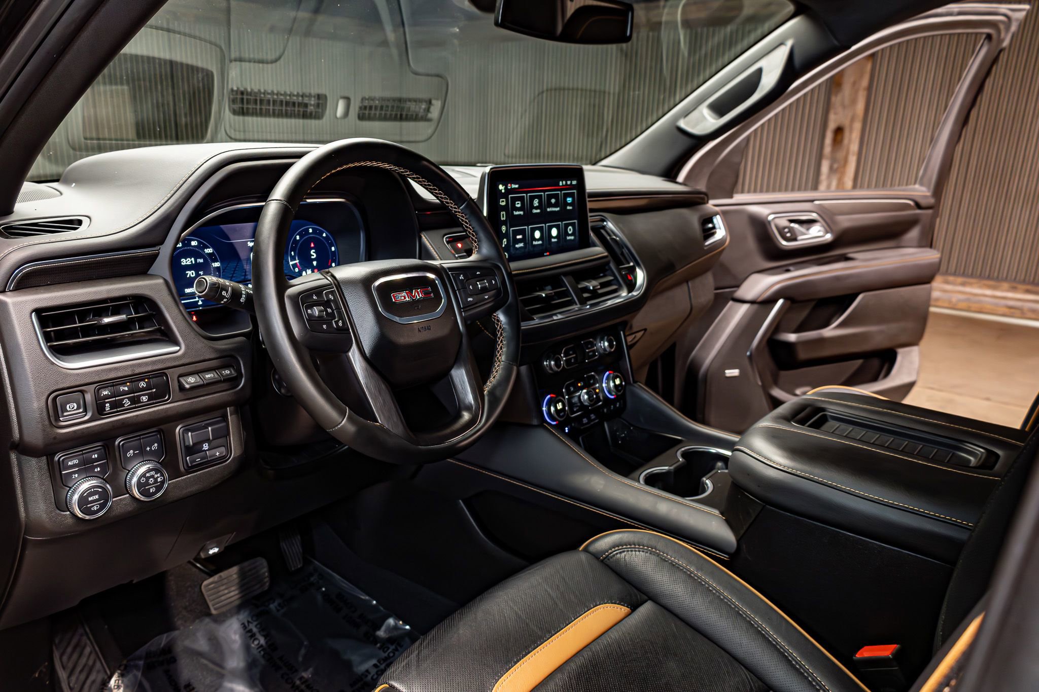 Used 2024 GMC Yukon AT4 w/ AT4 Premium Plus Package image 15