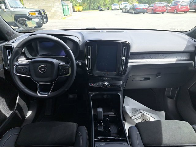 Used 2023 Volvo XC40 Recharge Ultimate w/ Protection Package Premier image 15