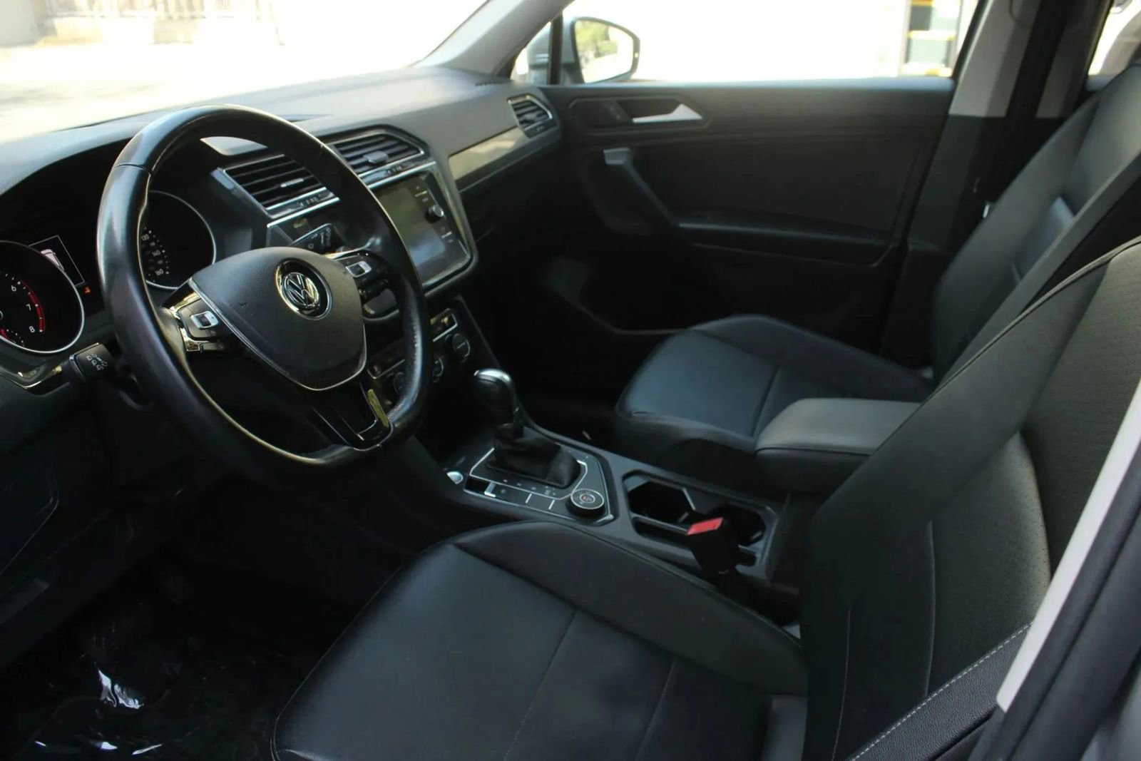 Used 2019 Volkswagen Tiguan SE w/ Panoramic Sunroof Package AWD/4WD image 13