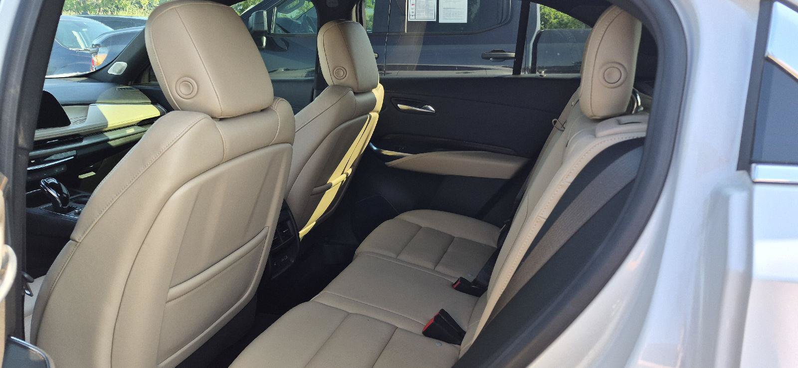 Used 2024 Cadillac XT4 Premium Luxury AWD/4WD image 7