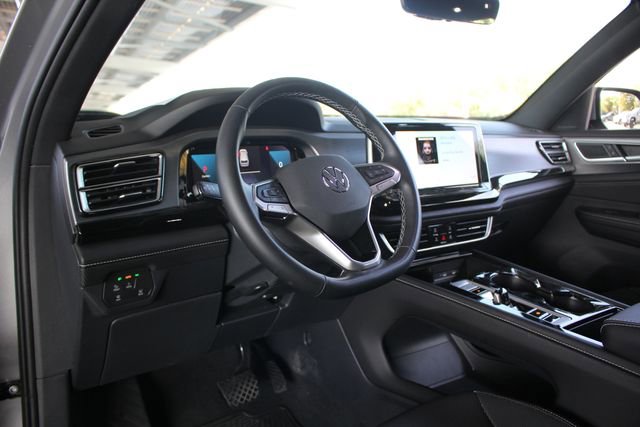 Used 2025 Volkswagen Atlas Cross Sport SE w/ Panoramic Sunroof Package image 8