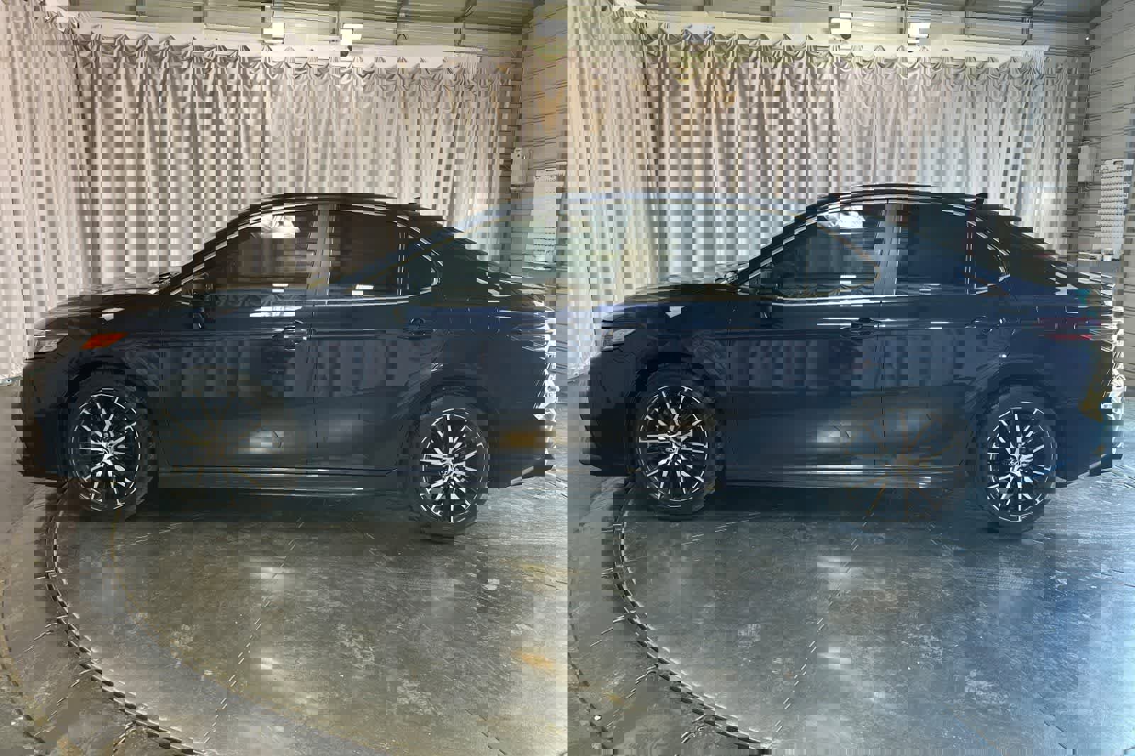 Used 2021 Toyota Camry SE image 6