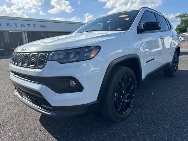 Used 2025 Jeep Compass Latitude w/ Convenience Group image 3