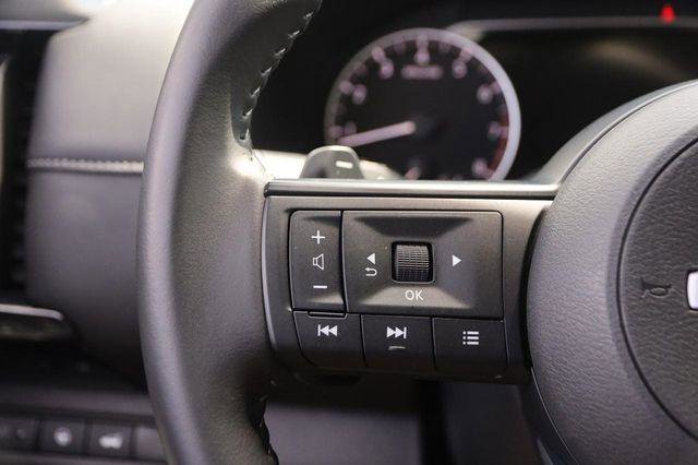 Used 2025 Nissan Pathfinder SV image 13