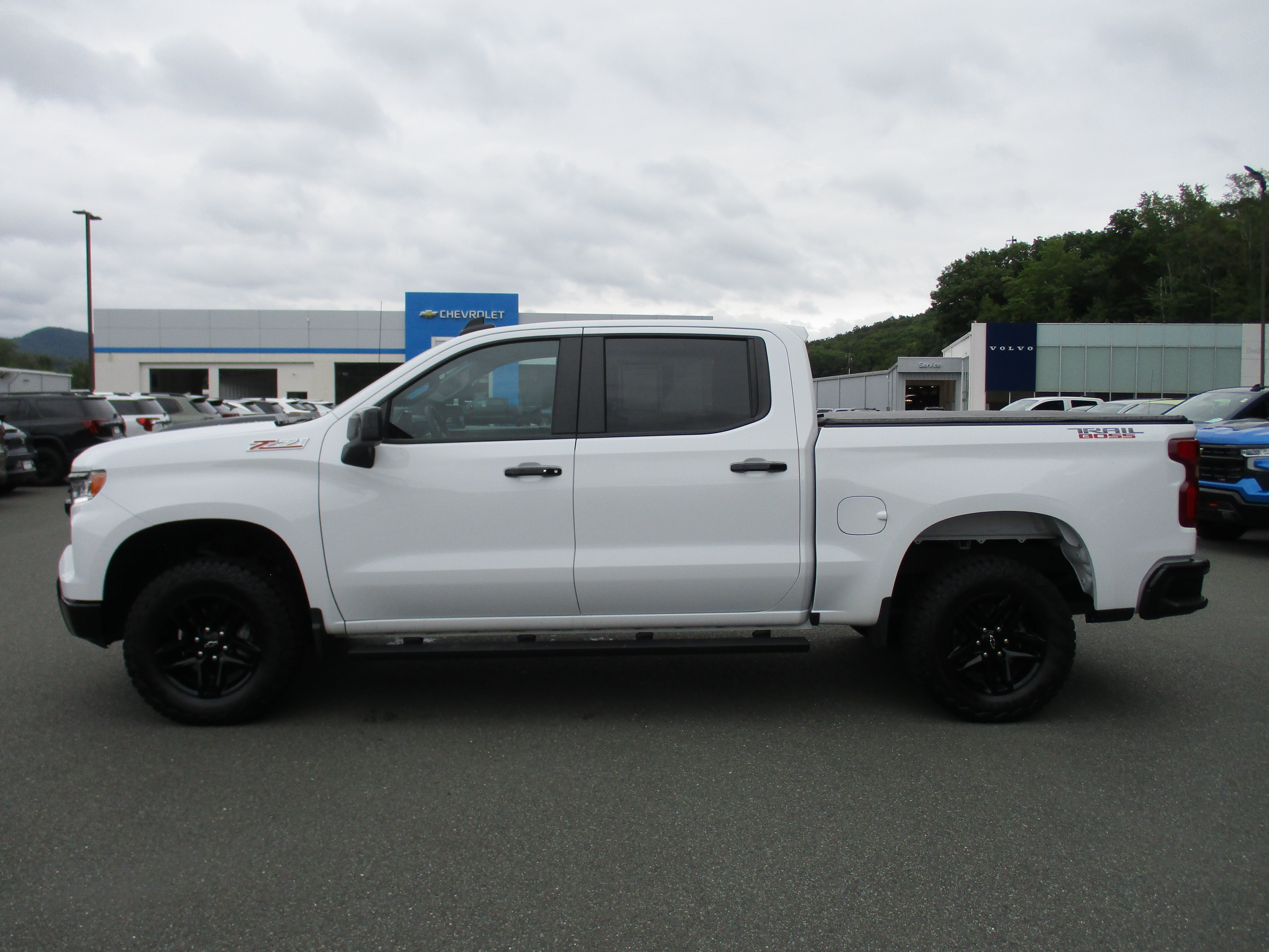 Used 2025 Chevrolet Silverado 1500 LT Trail Boss w/ Convenience Package II AWD/4WD image 8