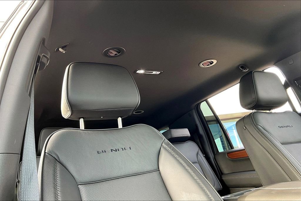 Used 2025 GMC Yukon XL Denali image 27