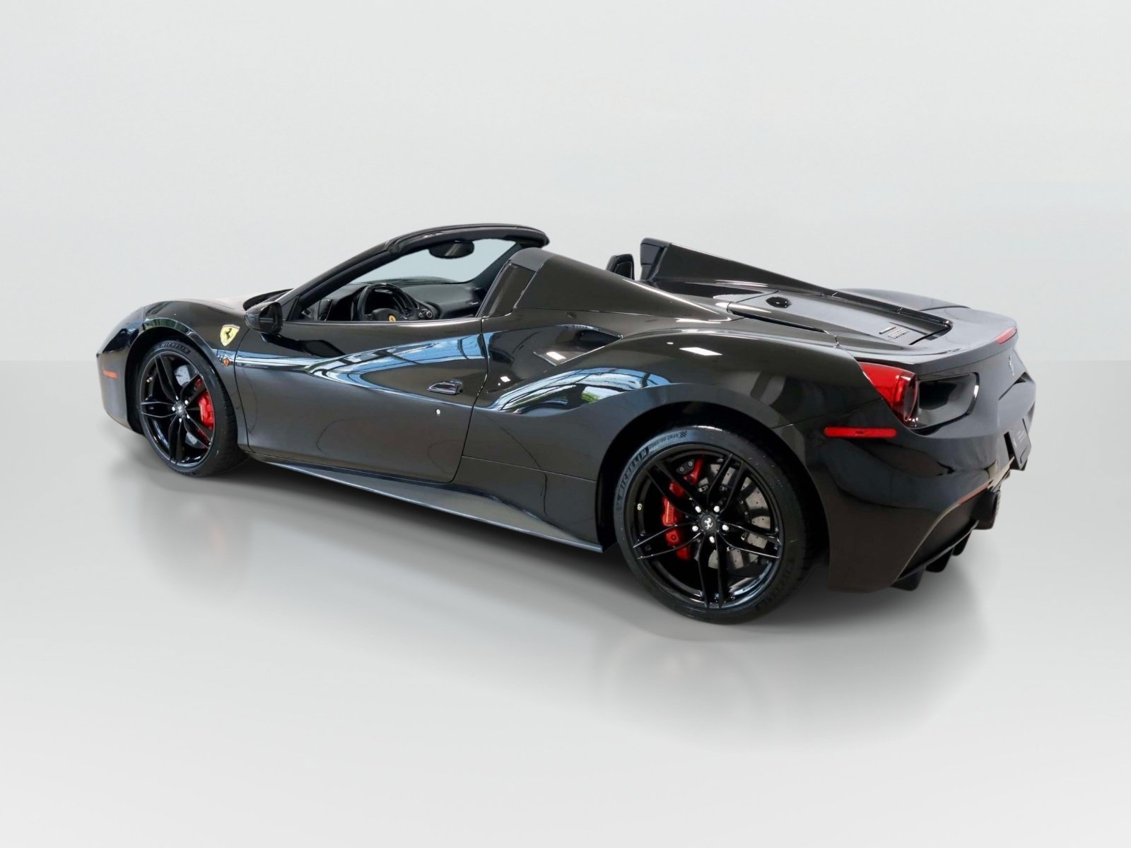 Used 2018 Ferrari 488 Spider RWD image 3