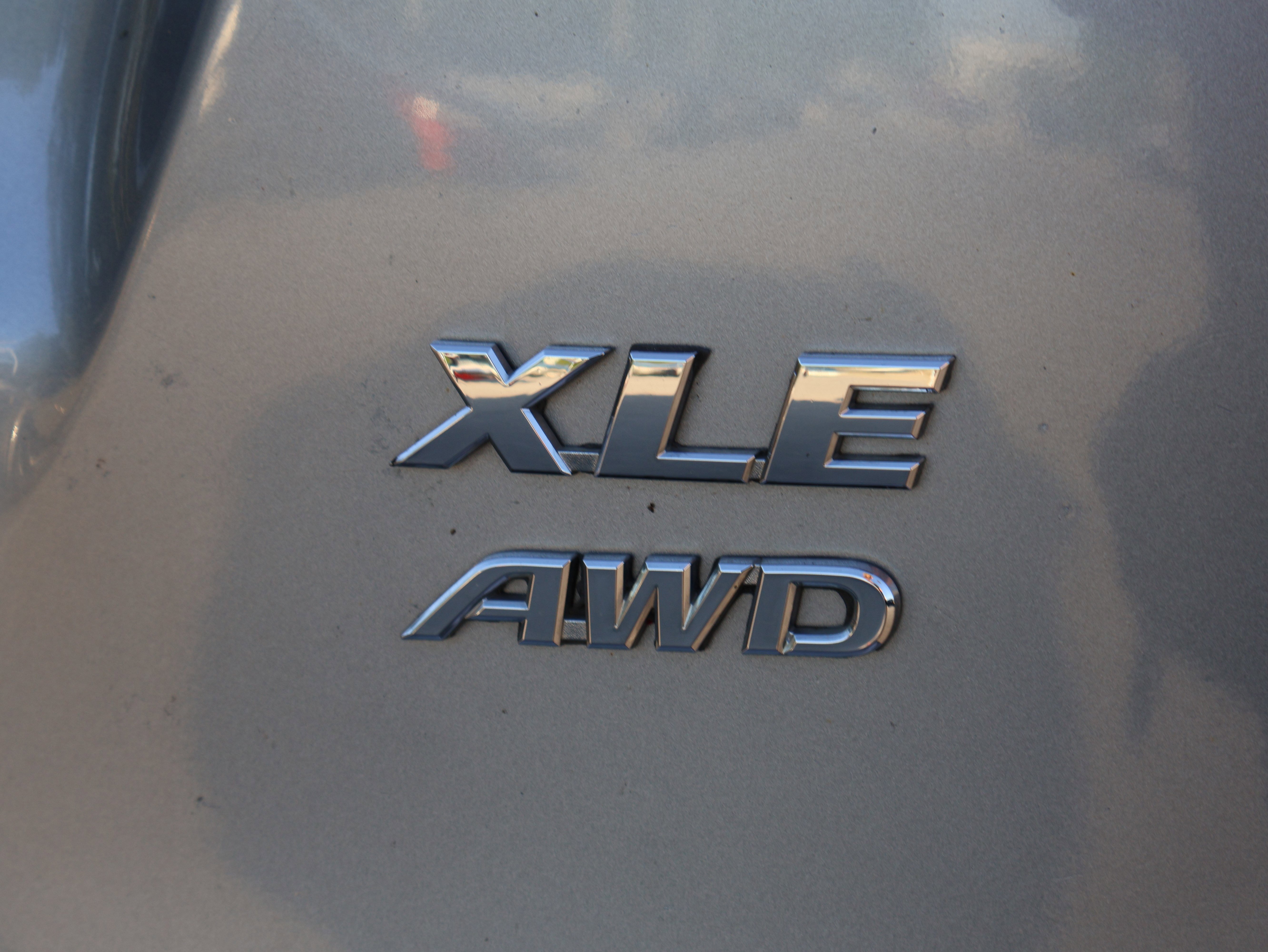 Used 2018 Toyota RAV4 Limited image 16