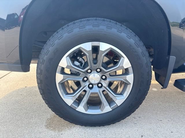 Used 2024 Chevrolet Silverado 1500 High Country w/ Technology Package AWD/4WD image 9