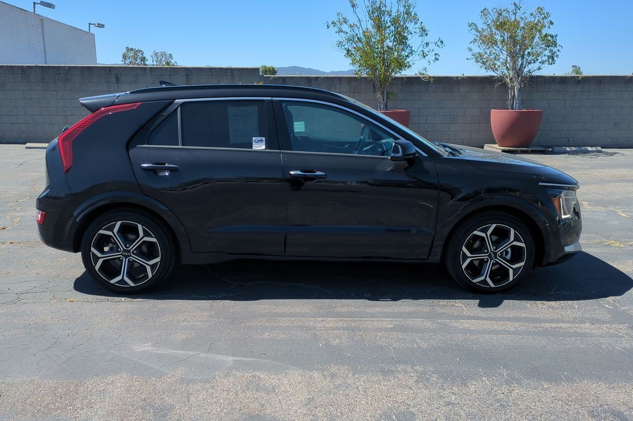 Certified 2023 Kia Niro SX Touring FWD image 5