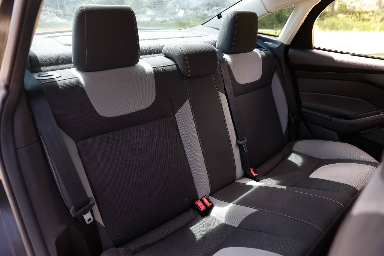 Used 2012 Ford Focus SE FWD image 14