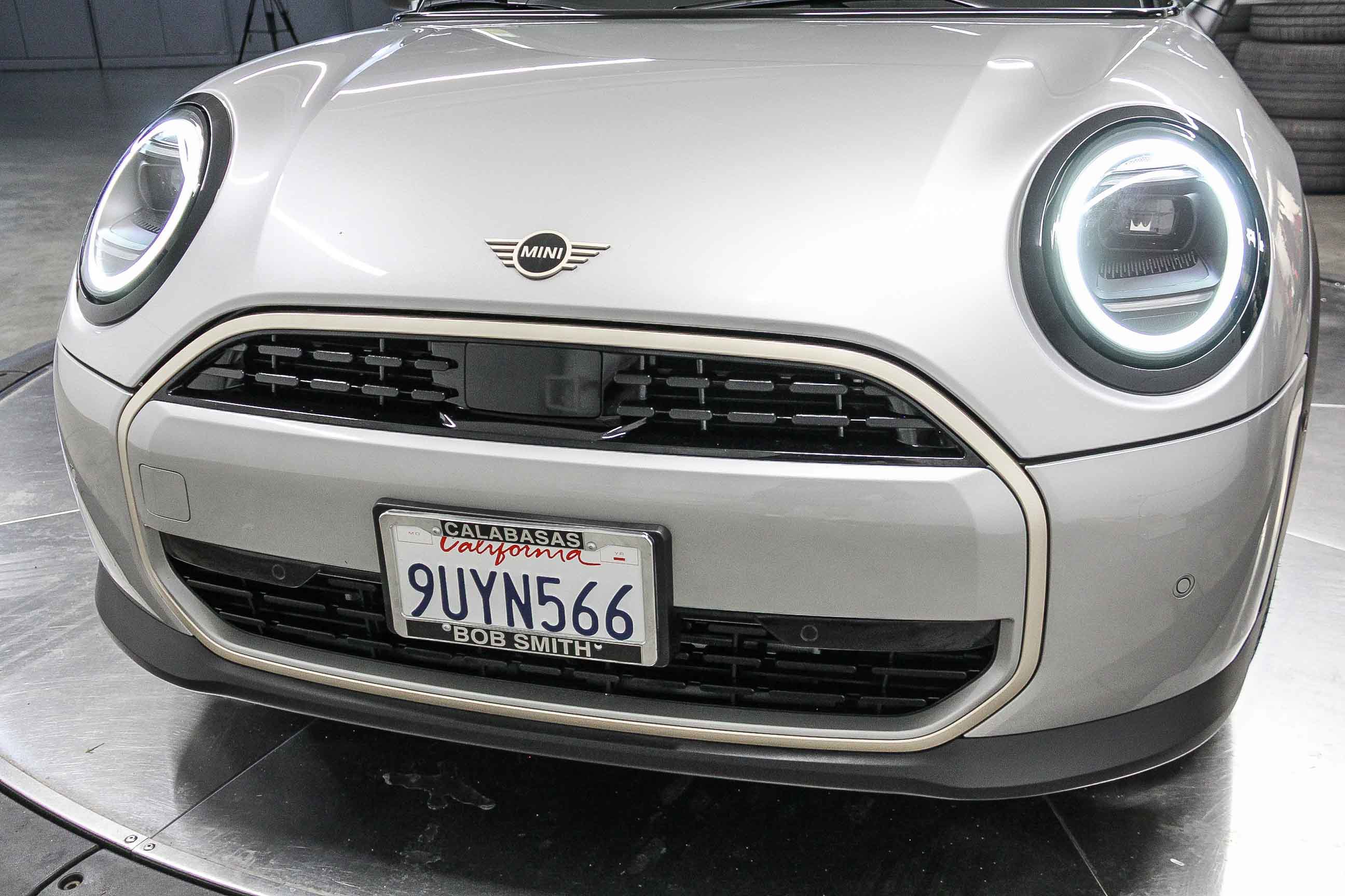 Used 2025 MINI Cooper 2-Door Hardtop image 11