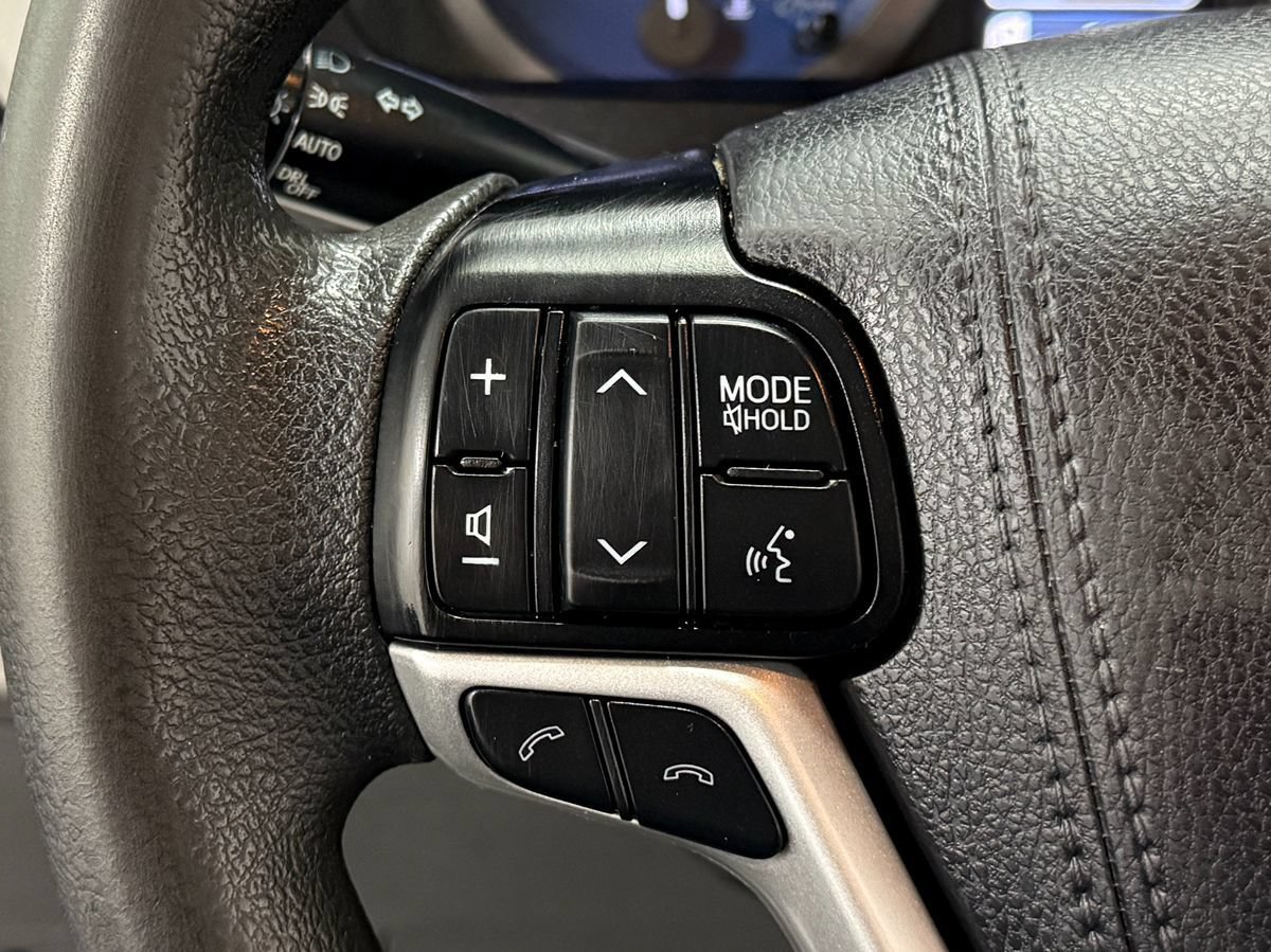 Used 2019 Toyota Sienna L FWD image 17