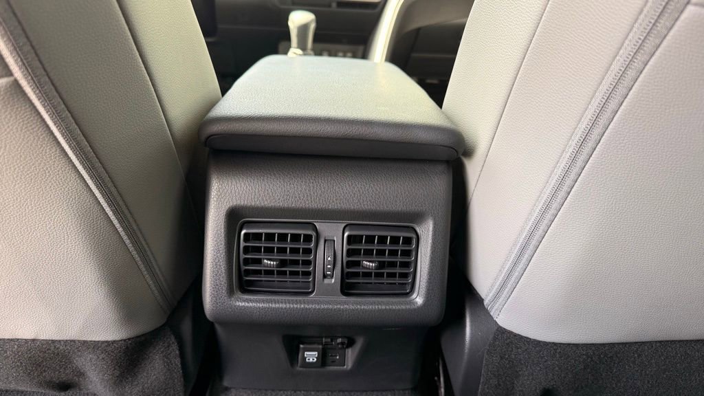 Used 2025 Toyota Camry SE image 30