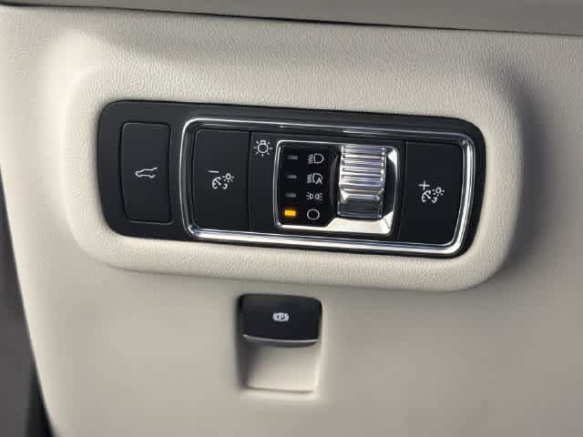 New 2026 Lincoln Nautilus Premier AWD/4WD image 11
