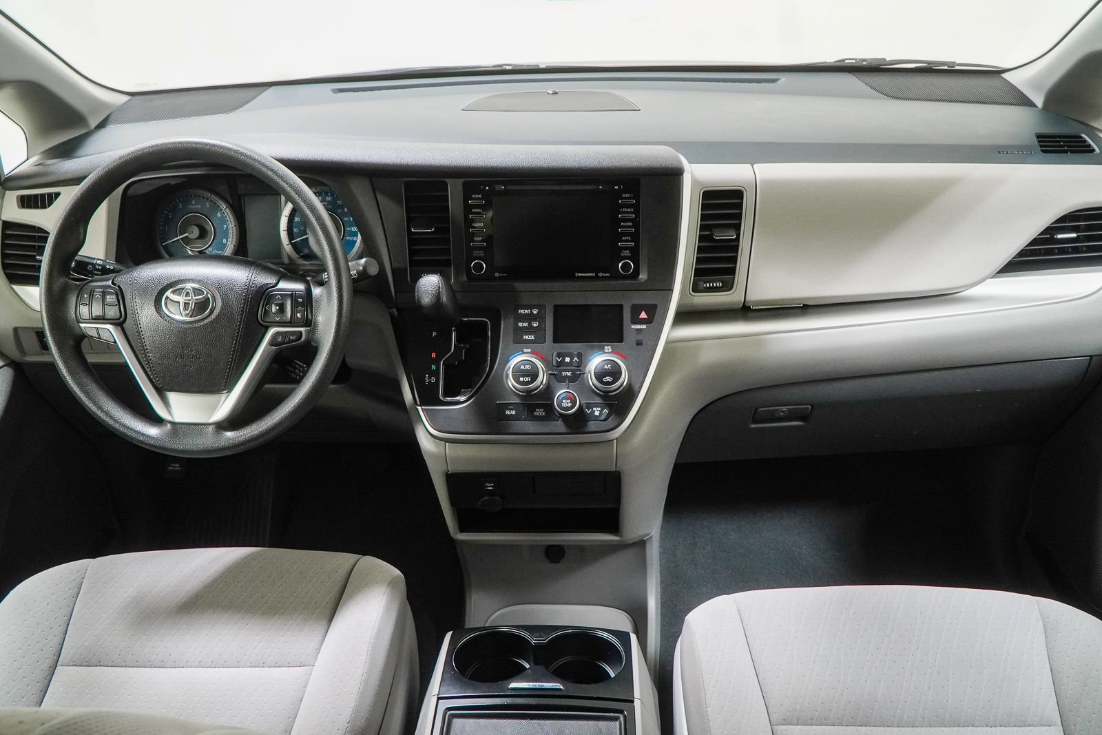 Used 2020 Toyota Sienna LE FWD image 24