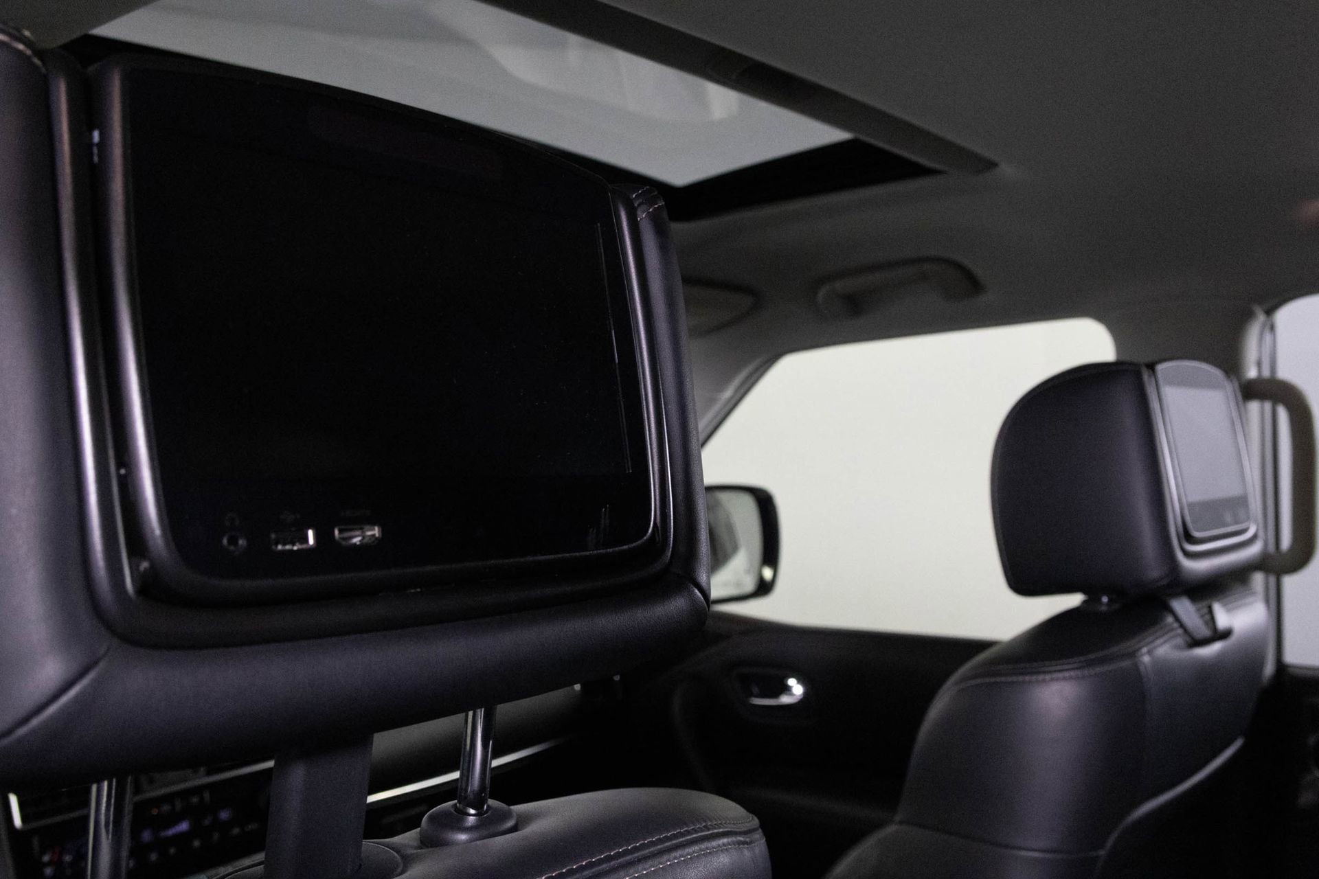 Used 2023 Nissan Armada Platinum w/ Captain's Chairs Package image 37