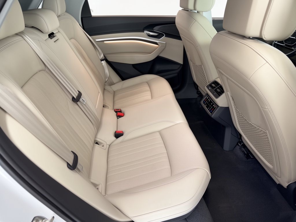 Certified 2024 Audi Q8 e-tron Premium Plus w/ Premium Plus Package AWD/4WD image 29