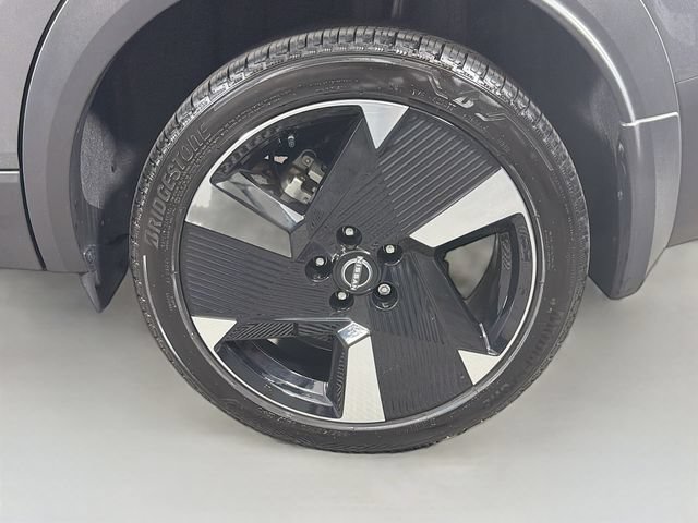 Certified 2025 Nissan Kicks SR w/ SR Premium Package AWD/4WD image 36
