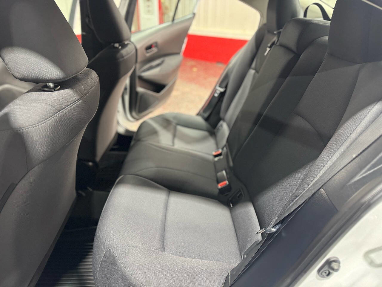 Used 2023 Toyota Corolla LE FWD image 5
