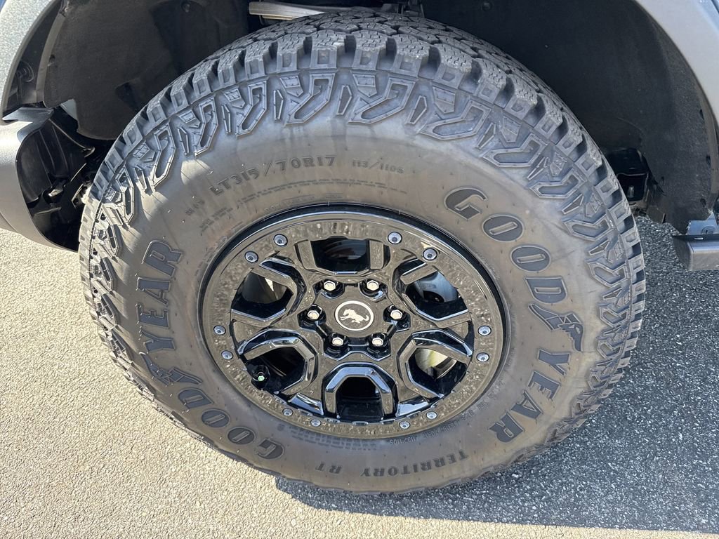 Used 2025 Ford Bronco Badlands image 11