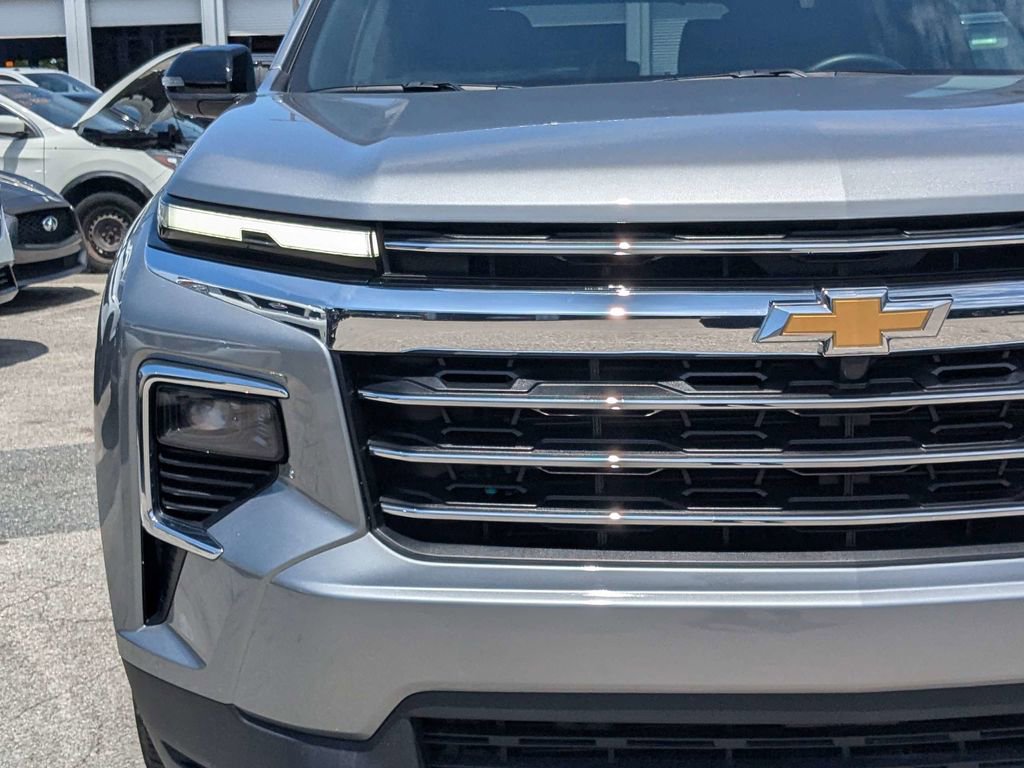 Used 2026 Chevrolet Traverse LT FWD image 9
