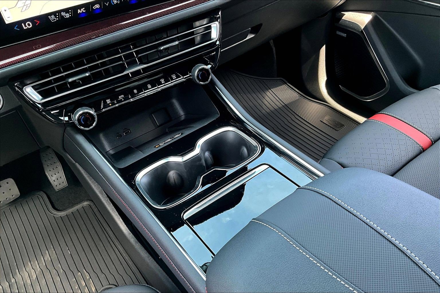 New 2026 Chevrolet Traverse RS AWD/4WD image 12