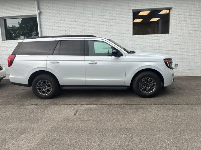 Used 2025 Ford Expedition Active RWD image 29