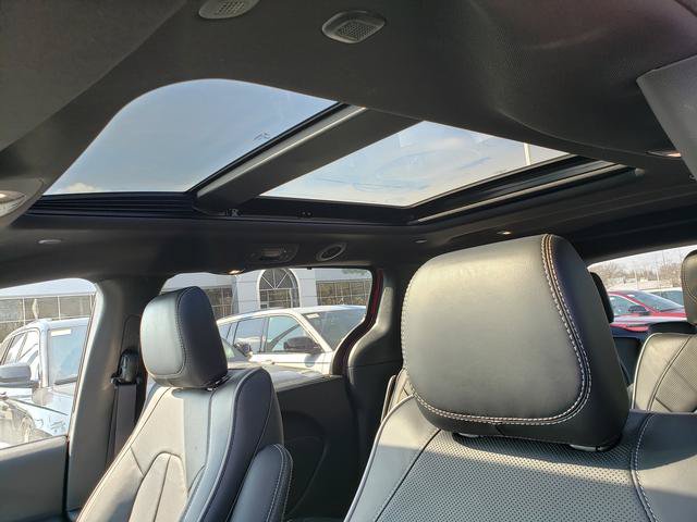 New 2026 Chrysler Pacifica Limited AWD/4WD image 7