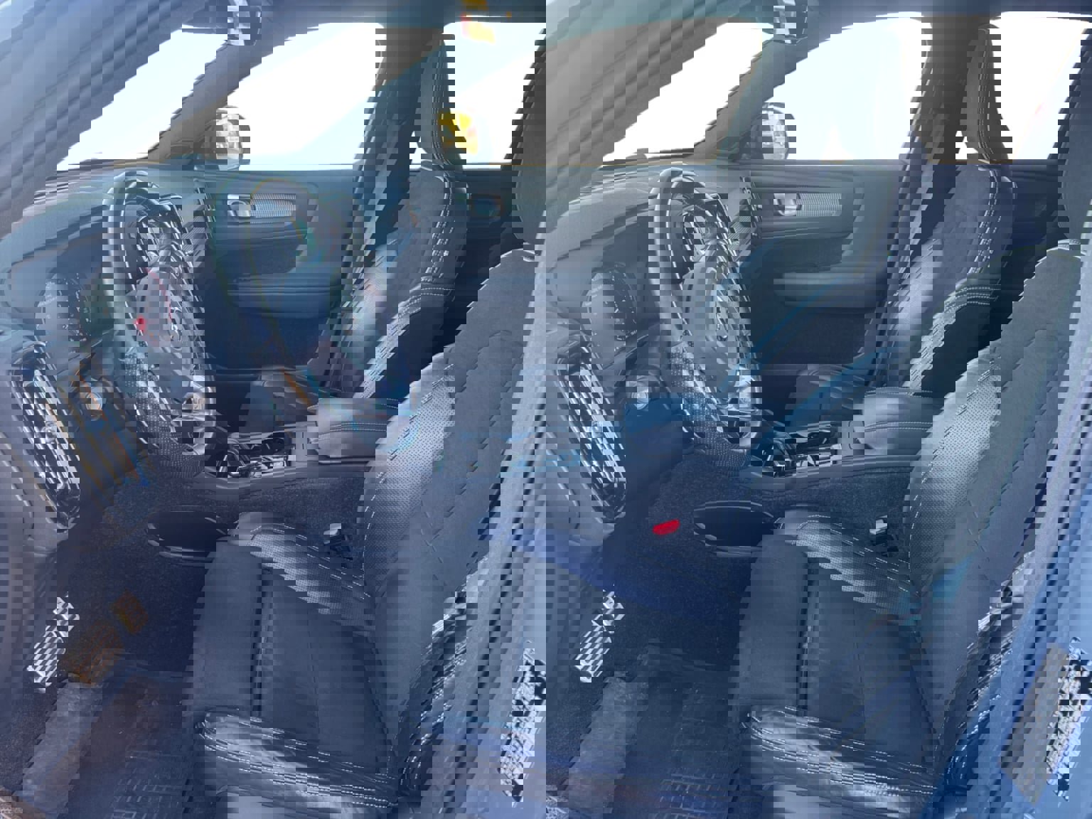 Used 2020 Volvo XC40 T4 R-Design w/ Protection Package Premier image 10