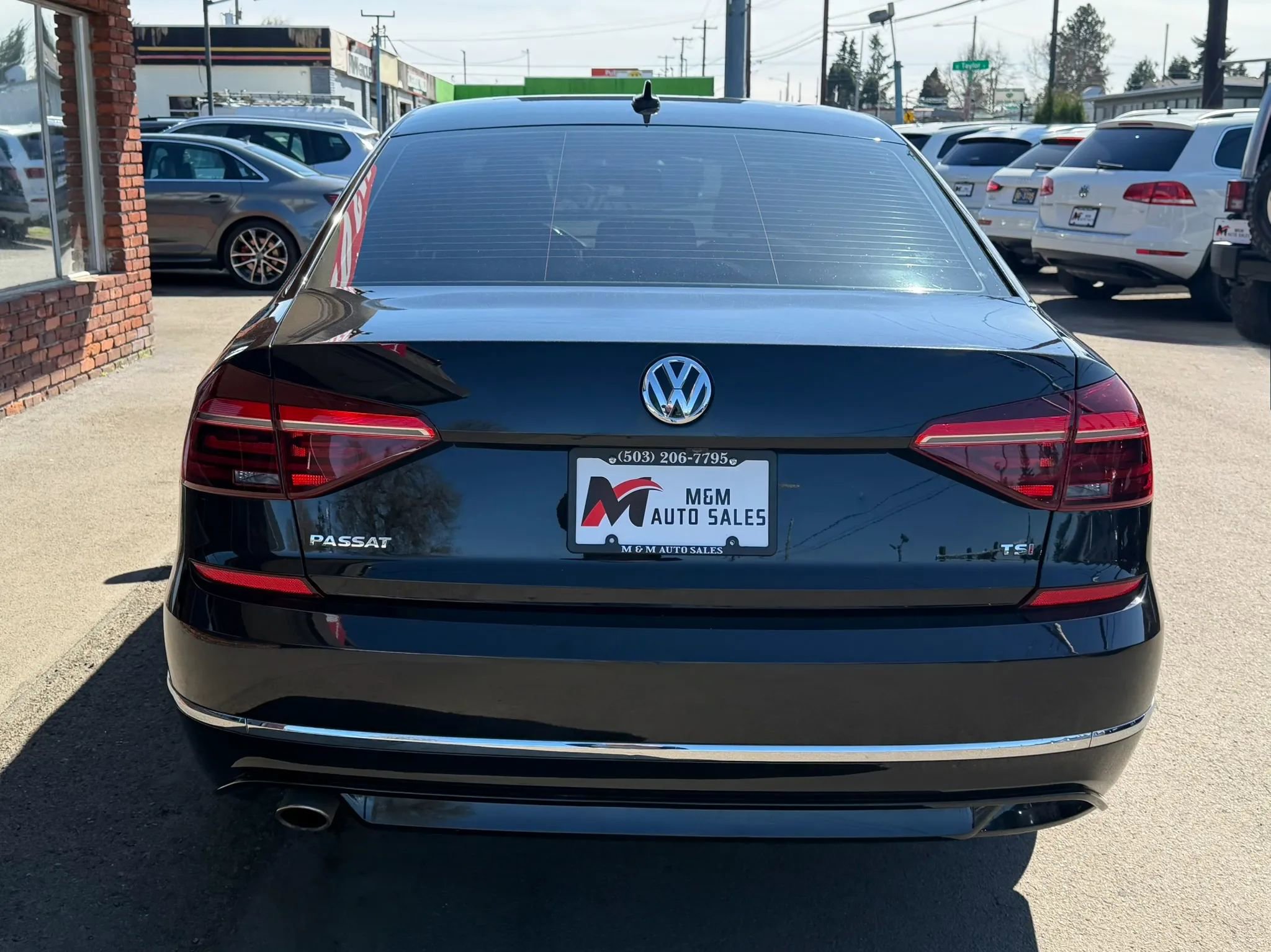 Used 2018 Volkswagen Passat 2.0T R-Line w/ R-Line Lighting Package image 4