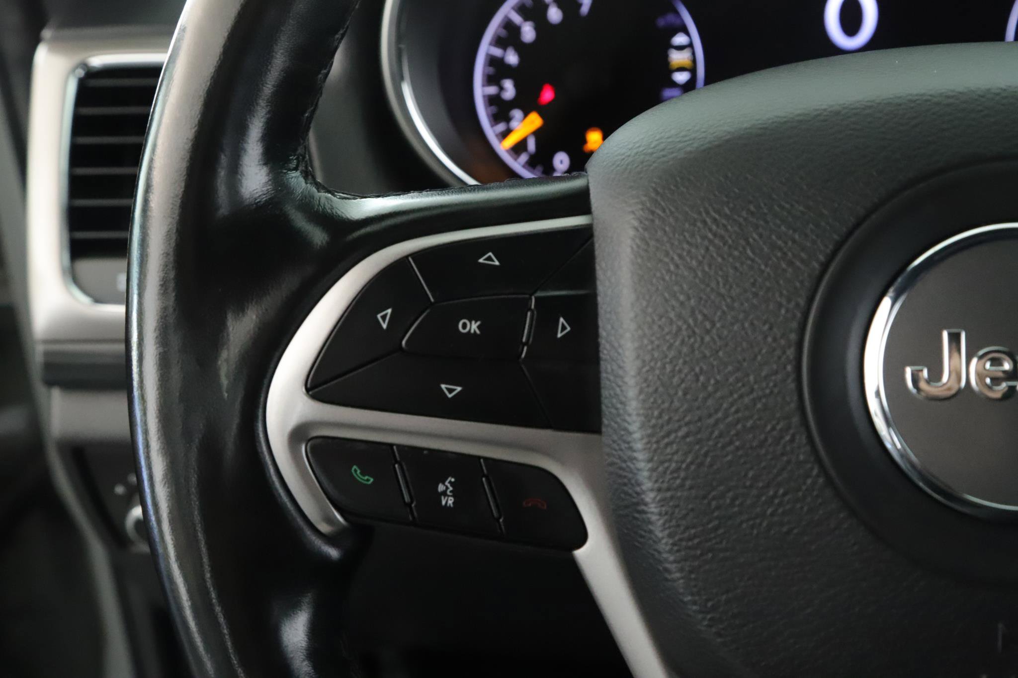 Used 2020 Jeep Grand Cherokee Altitude image 10