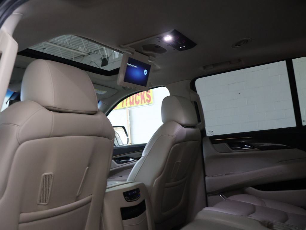 Used 2018 Cadillac Escalade ESV Luxury AWD/4WD image 18