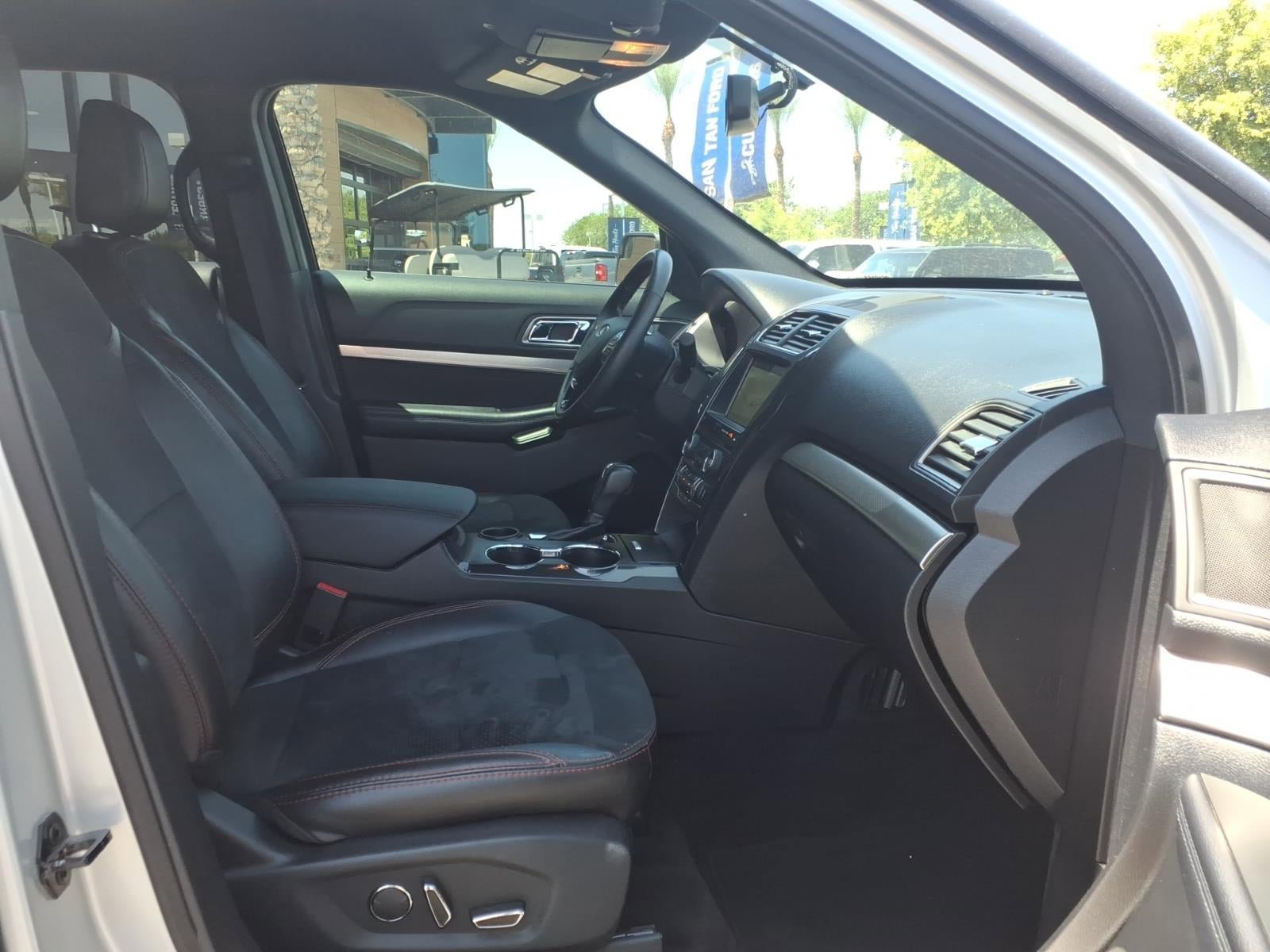 Used 2018 Ford Explorer XLT w/ Equipment Group 202A FWD image 11