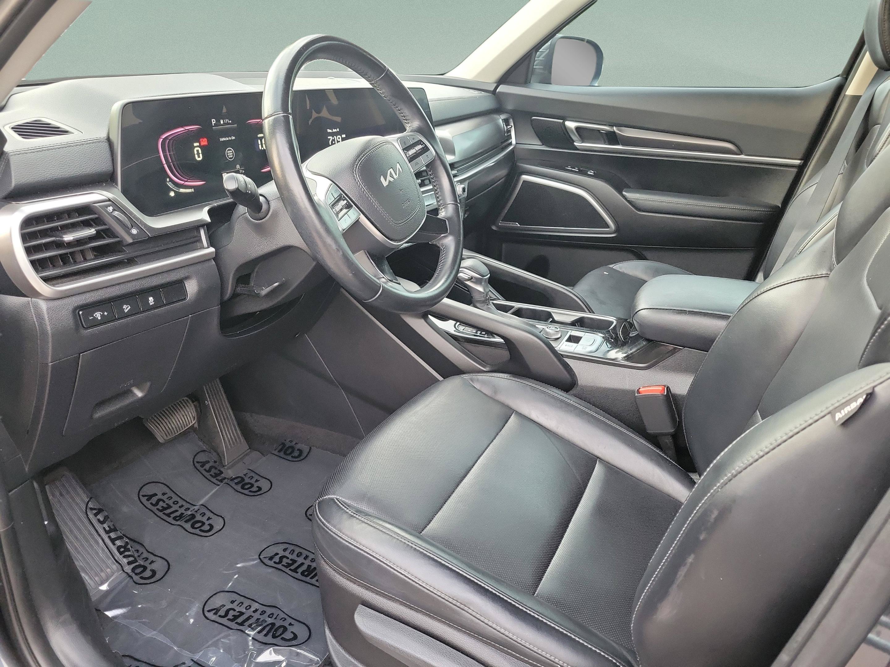 Used 2023 Kia Telluride LX FWD image 25