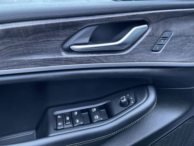 Used 2023 Jeep Grand Cherokee Limited w/ Luxury Tech Group II image 23