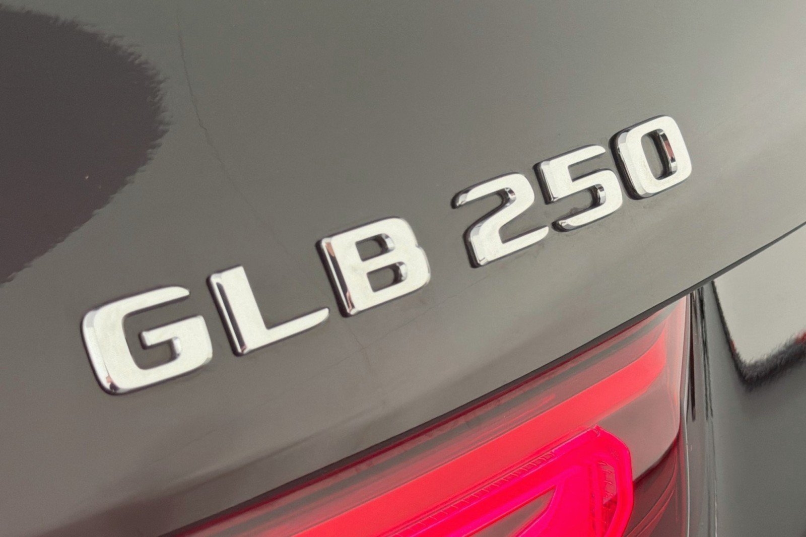 Used 2023 Mercedes-Benz GLB 250 4MATIC image 9