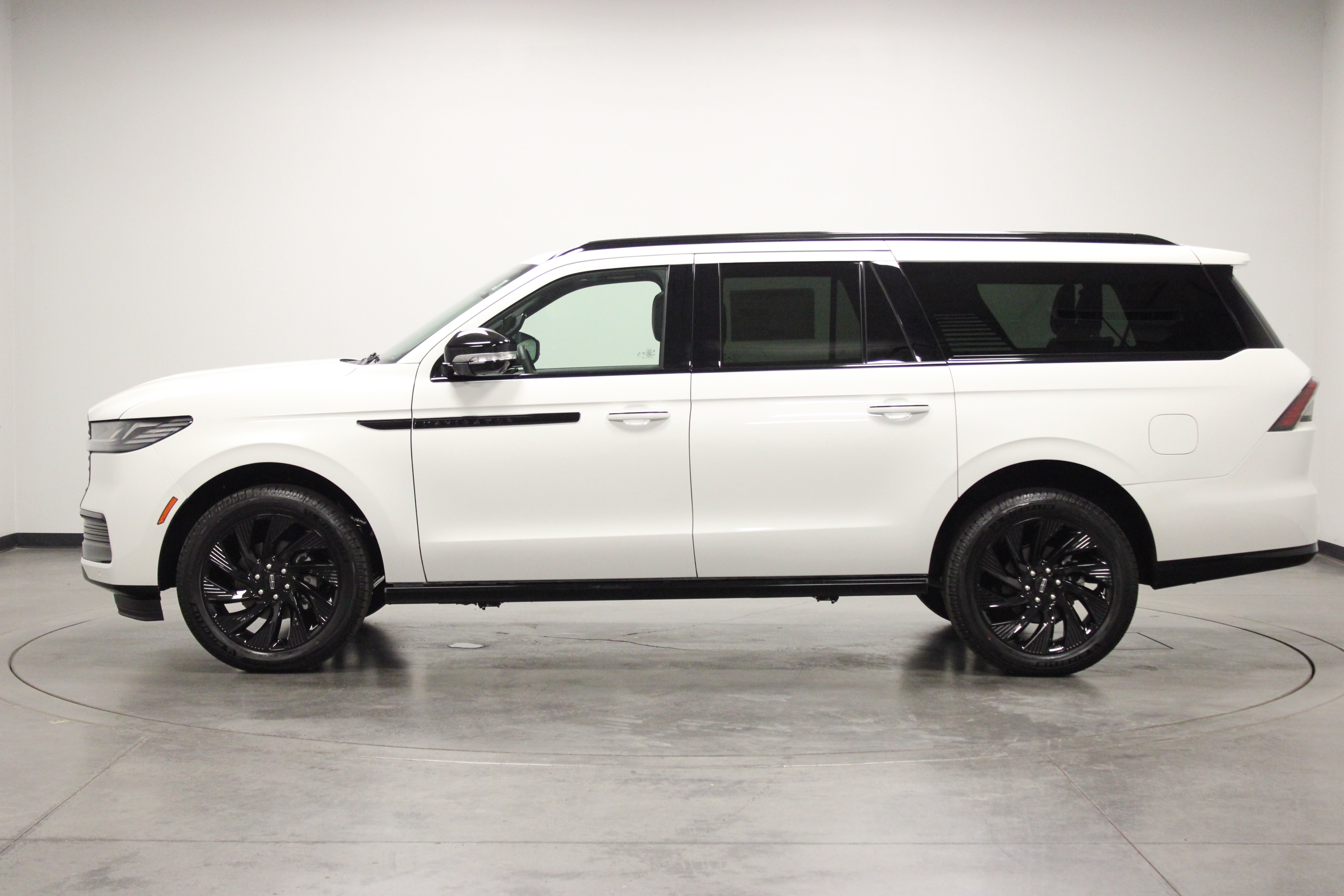 New 2027 Lincoln Navigator L Reserve w/ Jet Appearance Package AWD/4WD image 5