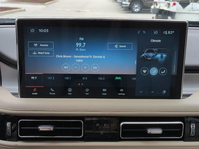 Used 2023 Lincoln Nautilus FWD w/ Premium Package image 18