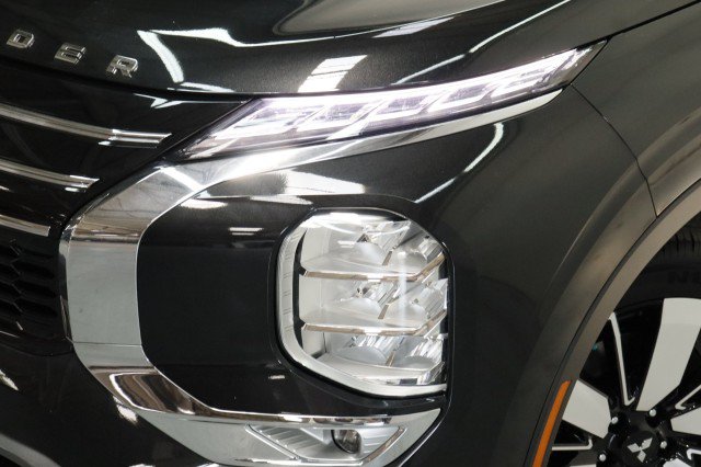 New 2026 Mitsubishi Outlander SE FWD image 2