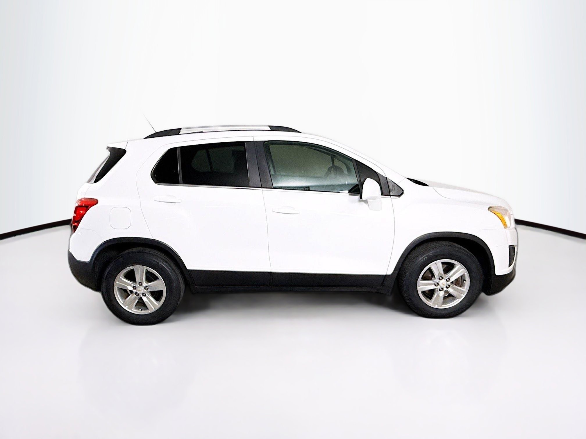 Used 2016 Chevrolet Trax LT image 2