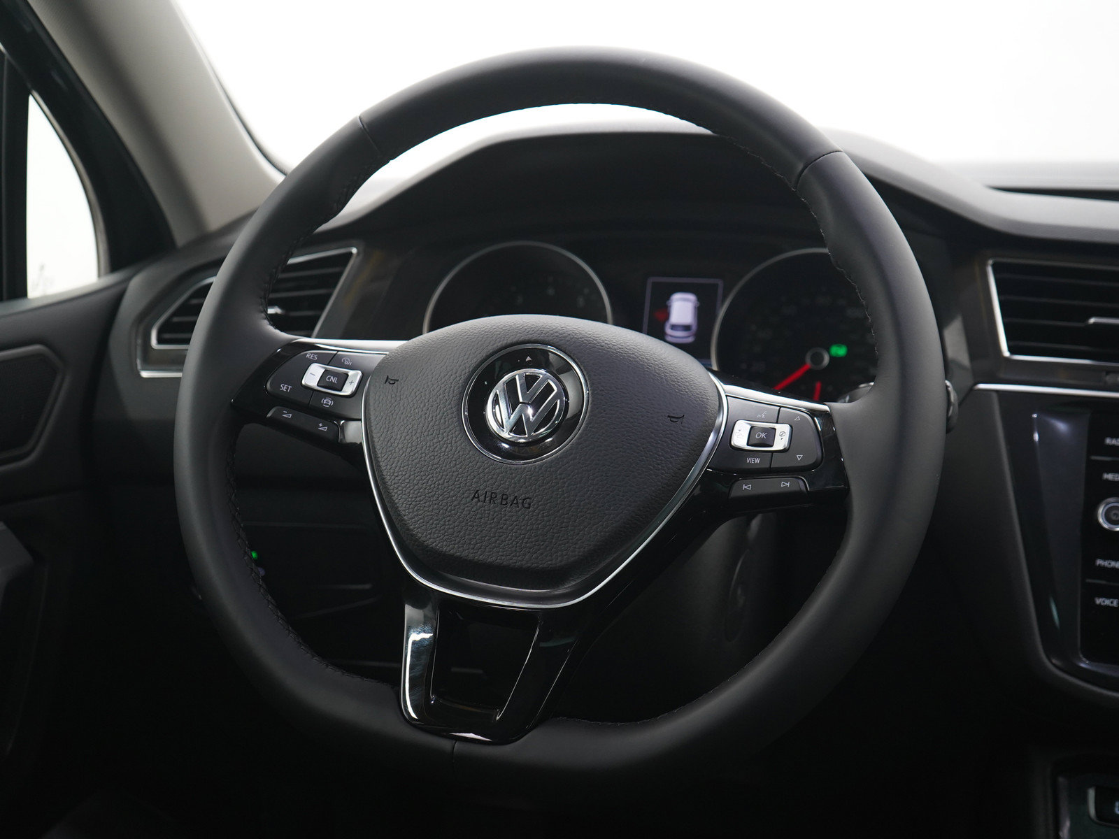 Used 2019 Volkswagen Tiguan SE w/ Panoramic Sunroof Package AWD/4WD image 16